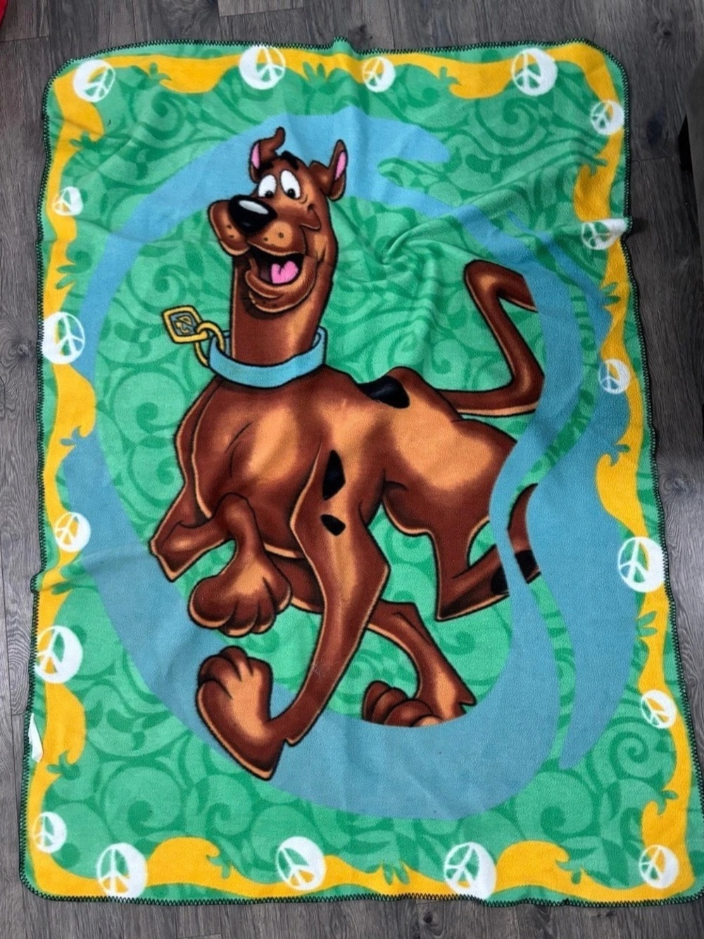 Scooby-Doo Vintage Scooby-Doo Peace Signs Fleece Throw Blanket Vintage Peace